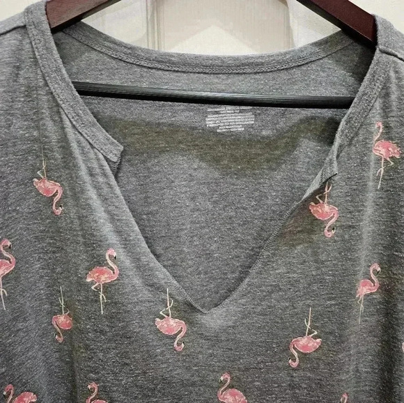 Lane Bryant Gray Flamingo Plus Size Tee Sz 26/28 - Picture 2 of 6